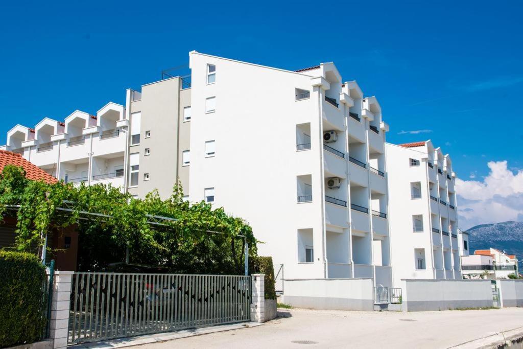 Terrace Apartment Danny Kastela Exterior photo